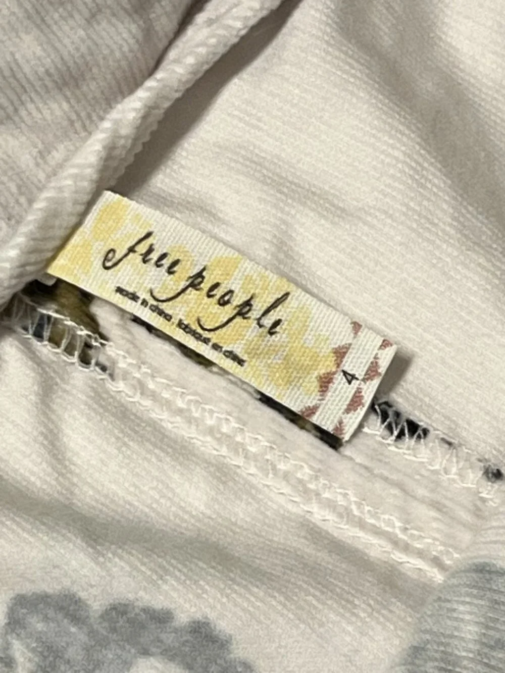 Free People‎ Pleated Mini Skirt Size 4 White Floral Black Olive Skater Cotton